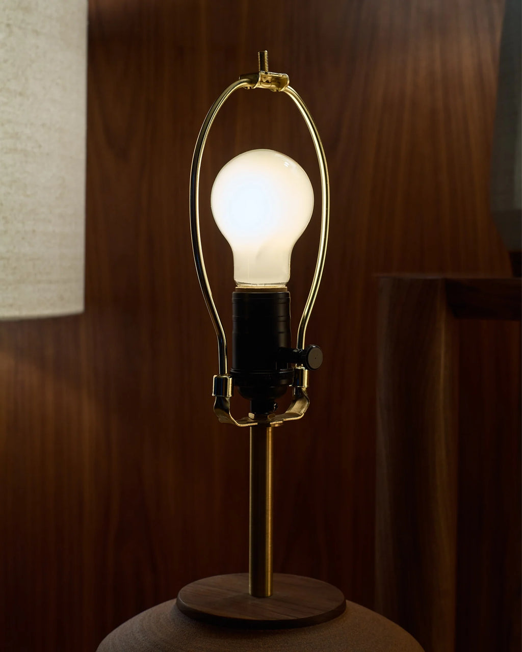 Lampe de table dorée