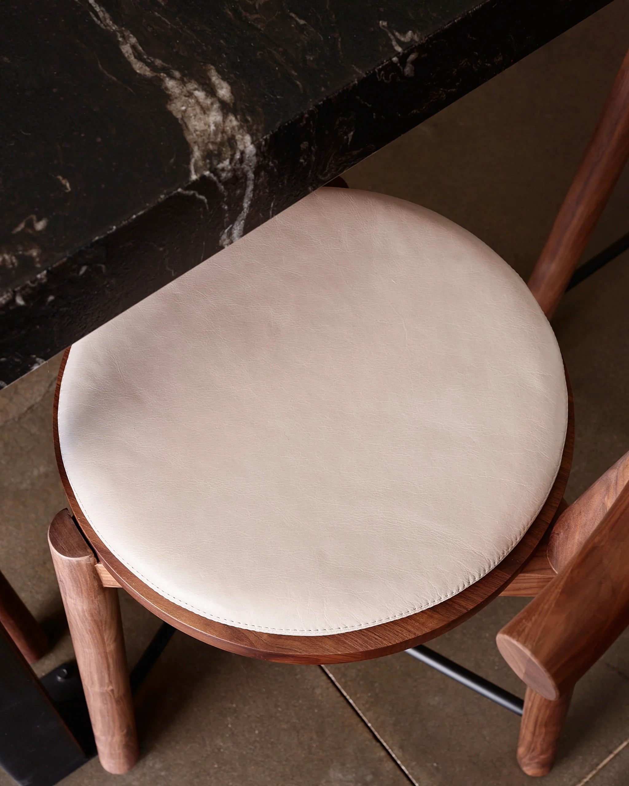 Tabouret de comptoir de cuisinière