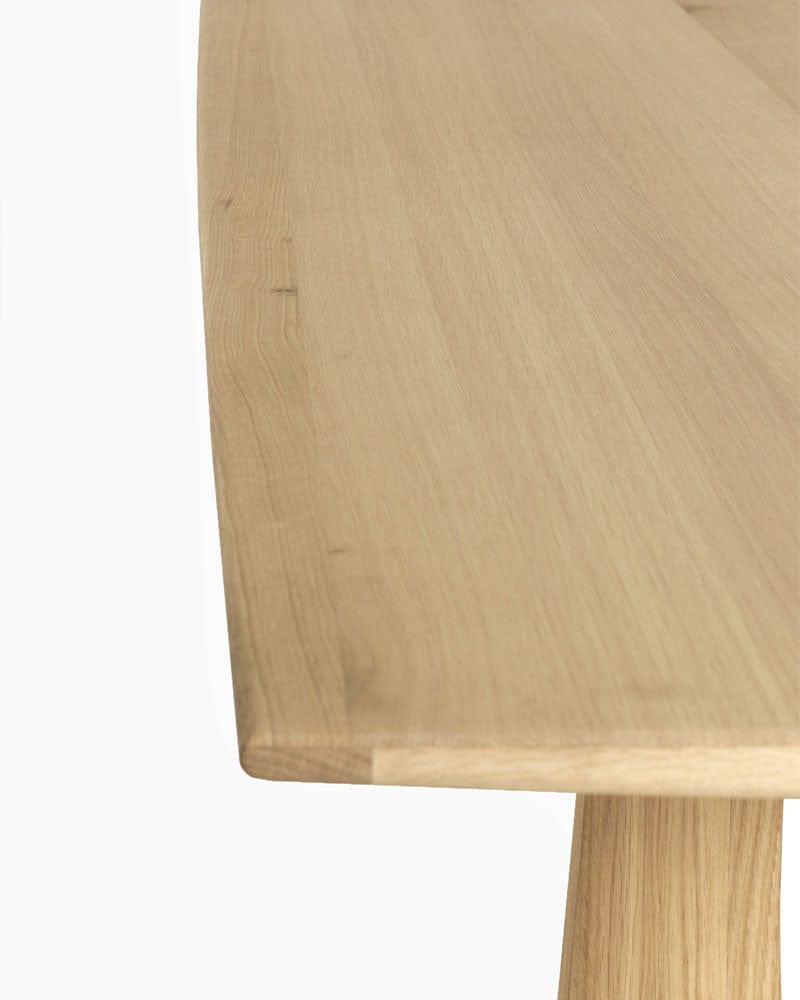 Table à manger géométrique