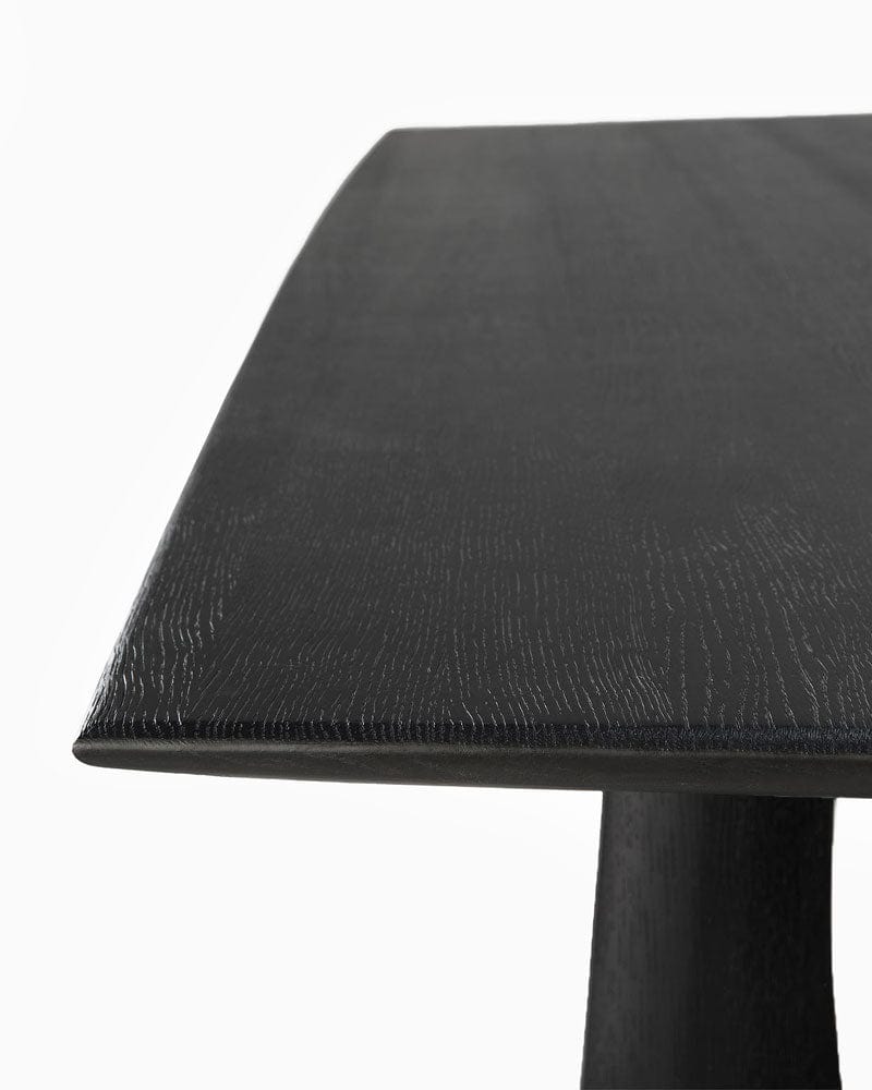 Table à manger géométrique