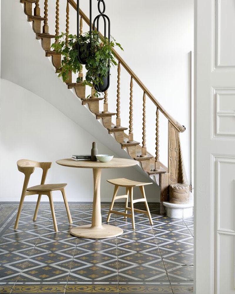 Table de salle à manger ronde à torsion