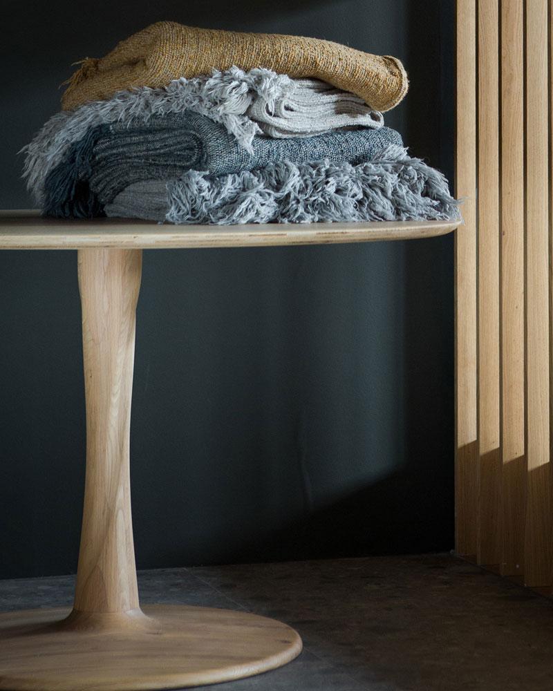 Table de salle à manger ronde à torsion