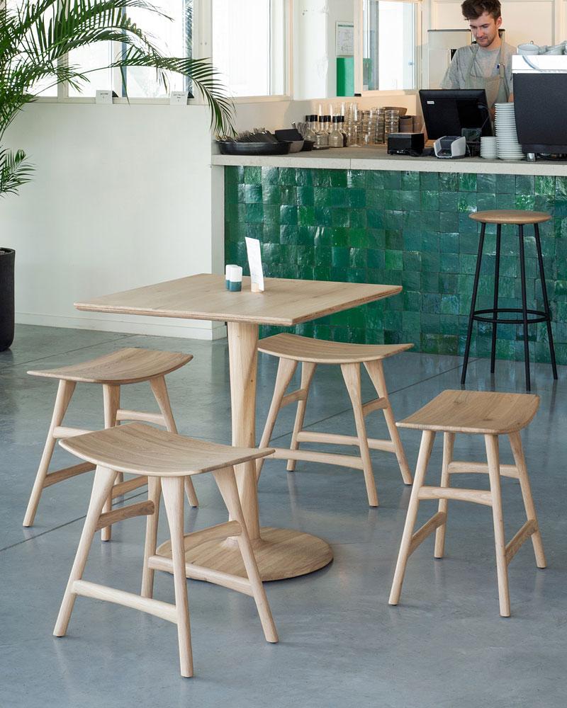 Table de salle à manger carrée Torsion