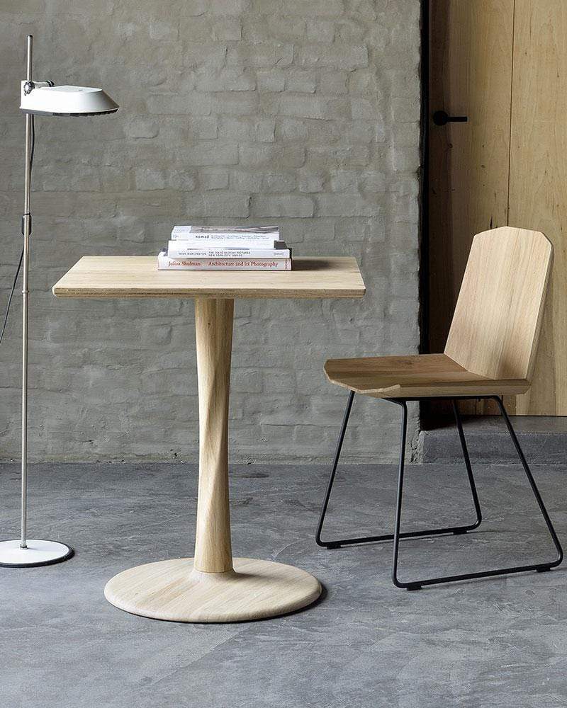 Table de salle à manger carrée Torsion
